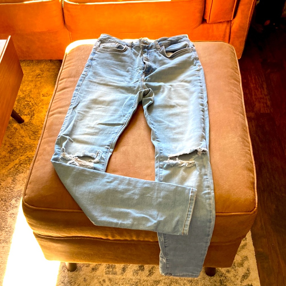 Light Wash Ripped Jeans